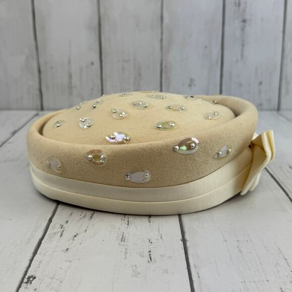 VTG 60's Janyth Roy Glenover Ivory Faum Tra Felt Pillbox Hat With Satin Bow - Picture 13 of 16